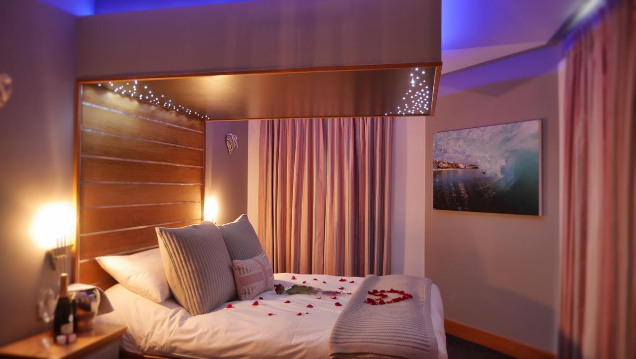 The Oceanic Luxury Aparthotel Falmouth Buitenkant foto