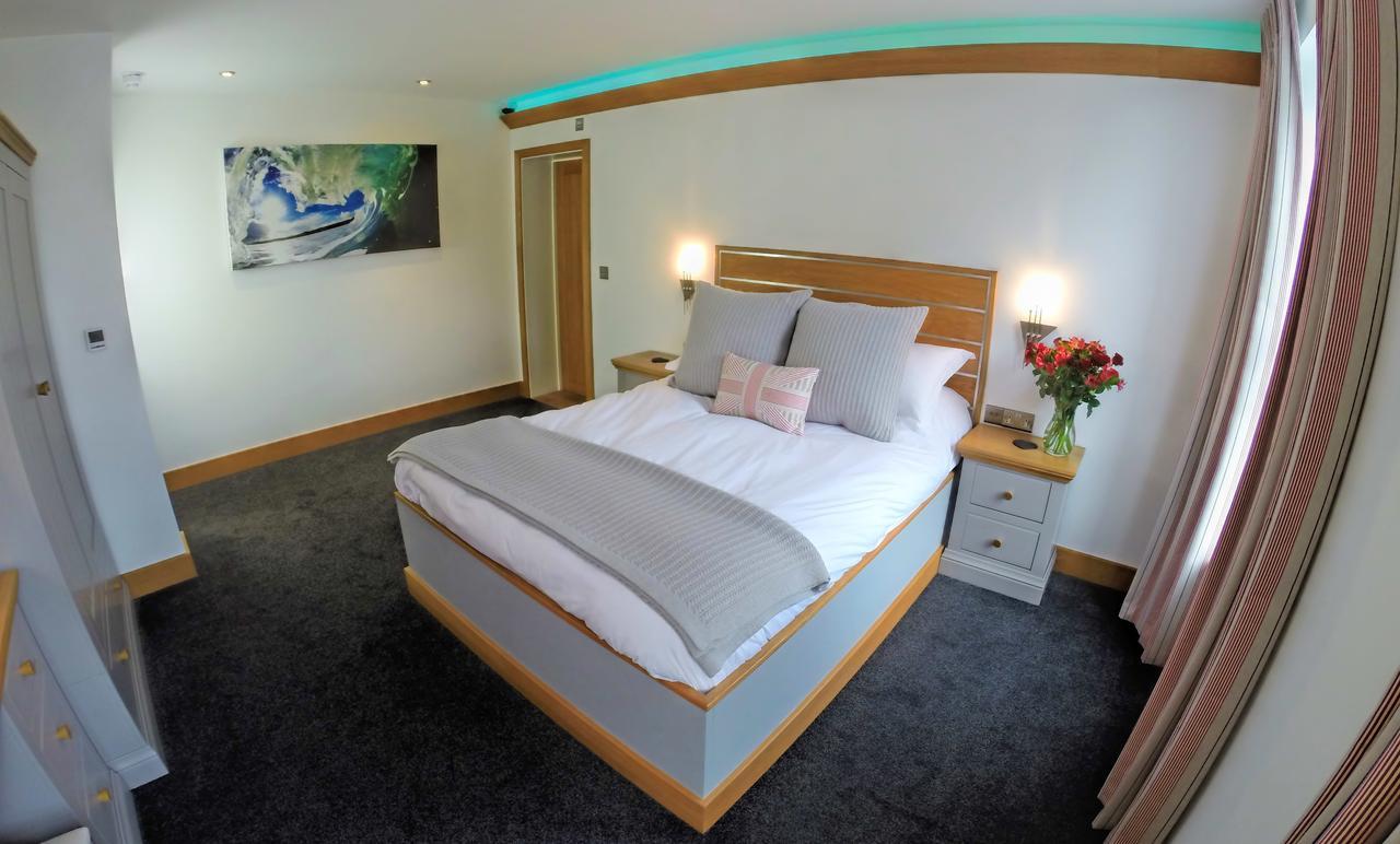 The Oceanic Luxury Aparthotel Falmouth Buitenkant foto