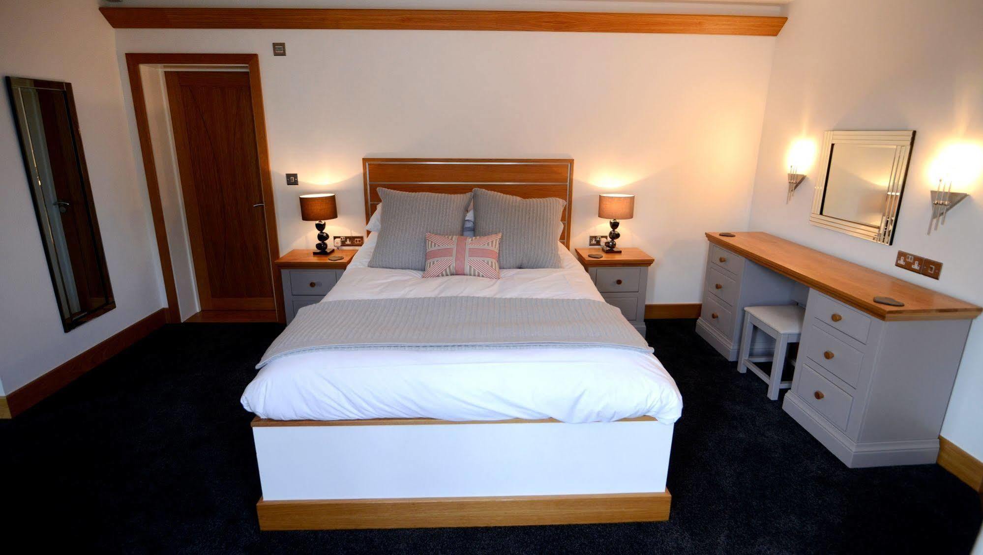 The Oceanic Luxury Aparthotel Falmouth Buitenkant foto